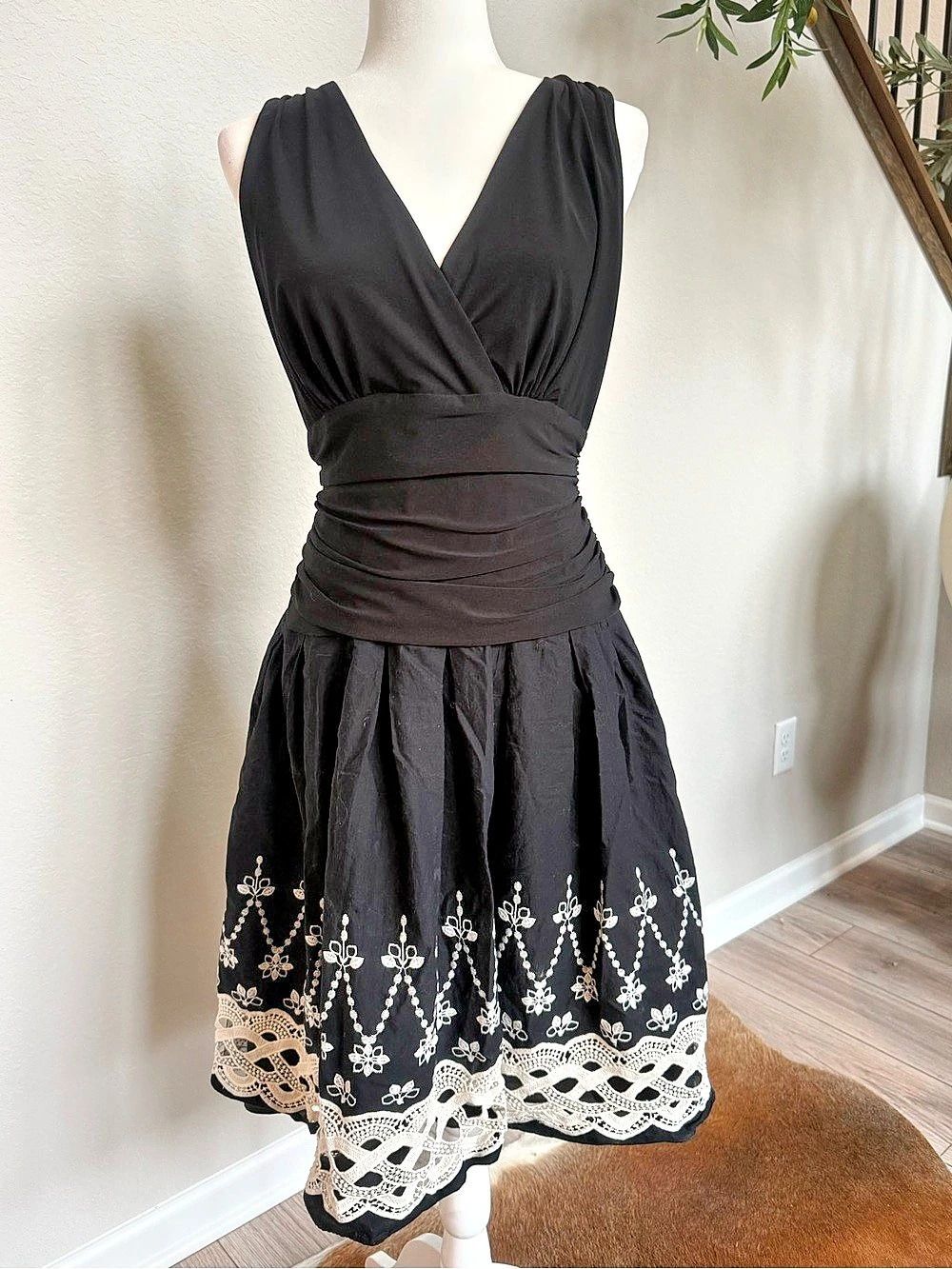 Dressbarn Collection Black Ruched Embroidered Eyelet Cocktail Dress Sz 16